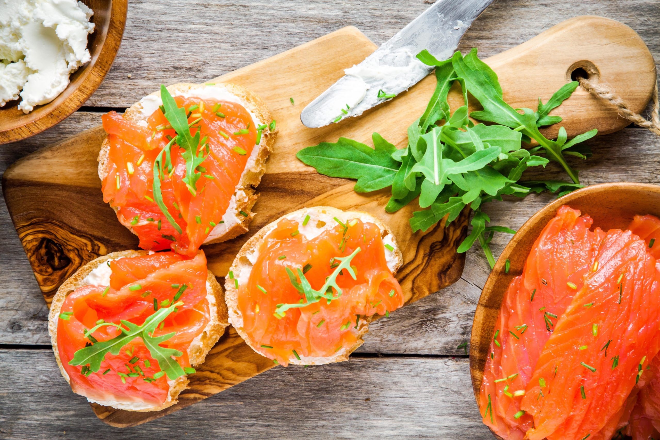 Fácil receta de tosta de salmón y naranja